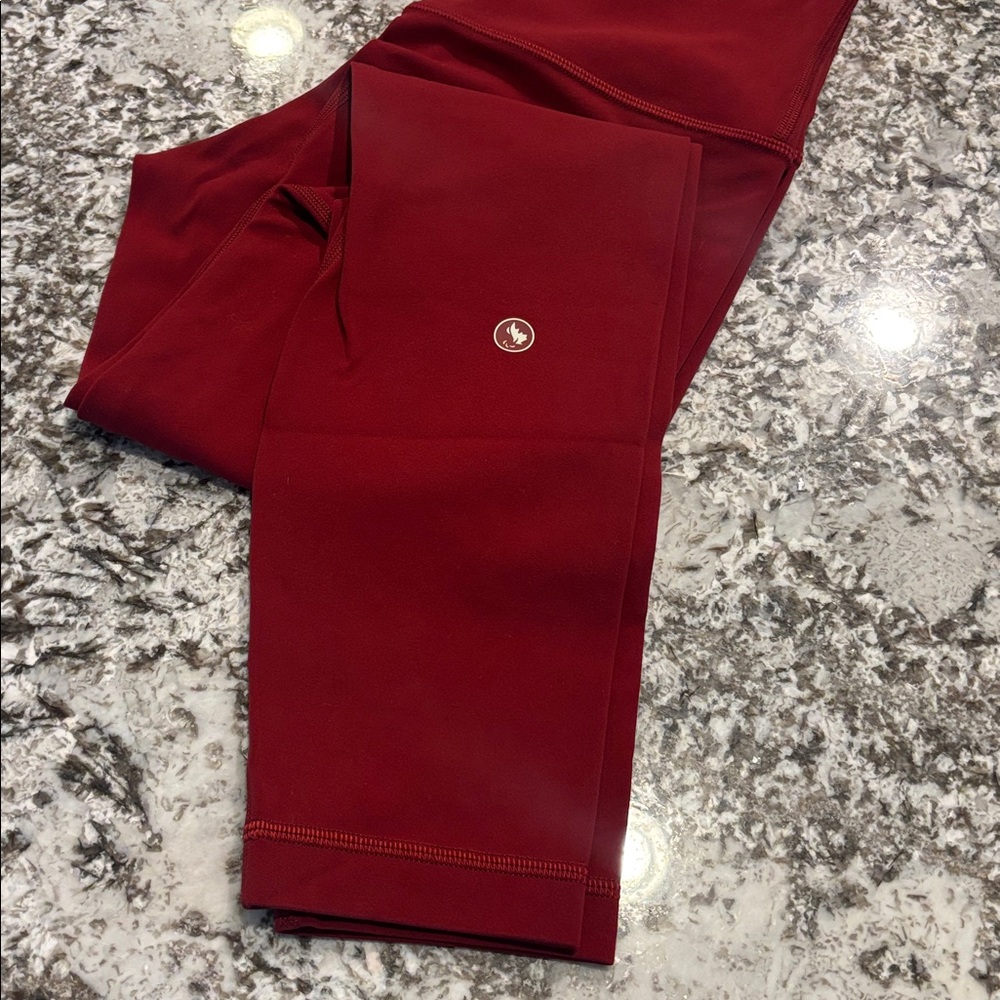 NWOT Lululemon Team Canada Align high rise pant 25” - Picture 4 of 6